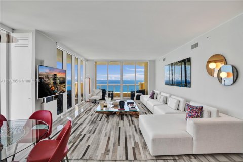 Copropriété à louer à Sunny Isles Beach, Floride: 4 chambres, 254.18 m2 № 1946858 - photo 1