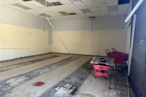 Commercial property in Oakland Park, Florida № 1963086 - photo 9