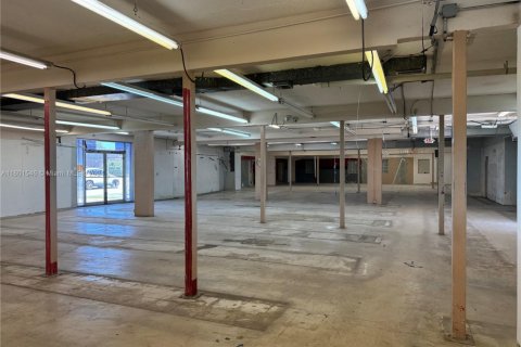 Commercial property in Oakland Park, Florida № 1963086 - photo 16