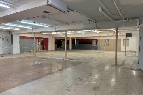 Commercial property in Oakland Park, Florida № 1963086 - photo 13