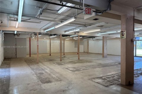 Commercial property in Oakland Park, Florida № 1963086 - photo 14