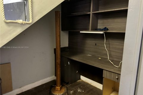 Commercial property in Oakland Park, Florida № 1963086 - photo 12