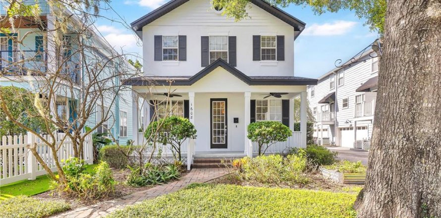 House in Orlando, Florida 3 bedrooms, 182.46 sq.m. № 2378070