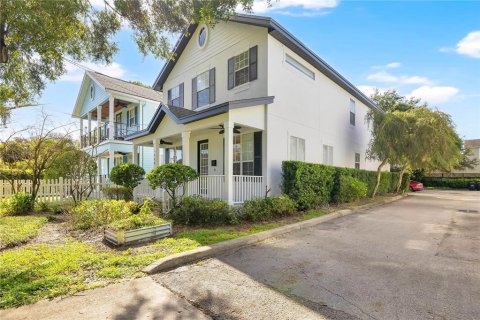 House in Orlando, Florida 3 bedrooms, 182.46 sq.m. № 2378070 - photo 2