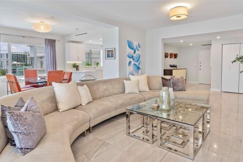 Condominio en alquiler en Miami Beach, Florida, 2 dormitorios, 166.3 m2 № 2085960 - foto 2