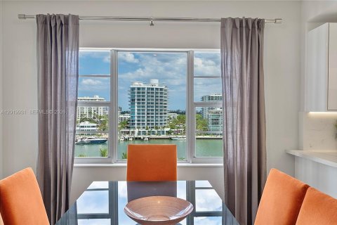 Condominio en alquiler en Miami Beach, Florida, 2 dormitorios, 166.3 m2 № 2085960 - foto 16