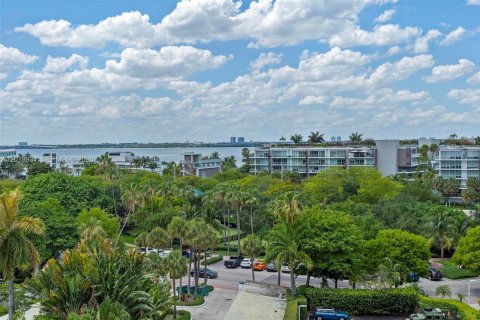 Condominio en alquiler en Miami Beach, Florida, 2 dormitorios, 166.3 m2 № 2085960 - foto 24