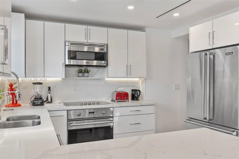 Condominio en alquiler en Miami Beach, Florida, 2 dormitorios, 166.3 m2 № 2085960 - foto 14