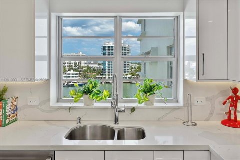 Condominio en alquiler en Miami Beach, Florida, 2 dormitorios, 166.3 m2 № 2085960 - foto 11