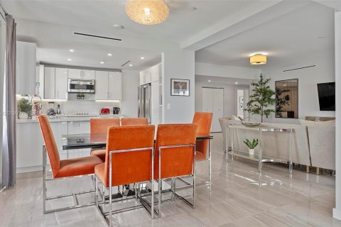 Condominio en alquiler en Miami Beach, Florida, 2 dormitorios, 166.3 m2 № 2085960 - foto 19