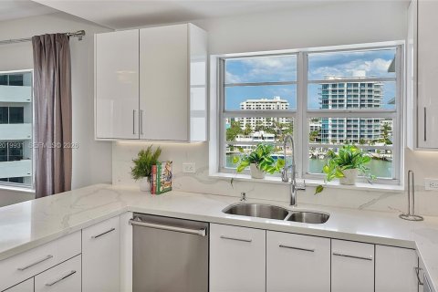 Condominio en alquiler en Miami Beach, Florida, 2 dormitorios, 166.3 m2 № 2085960 - foto 12