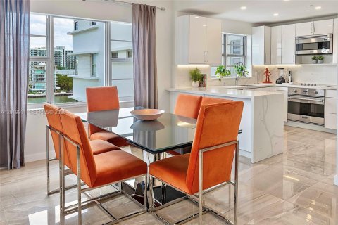 Condominio en alquiler en Miami Beach, Florida, 2 dormitorios, 166.3 m2 № 2085960 - foto 15