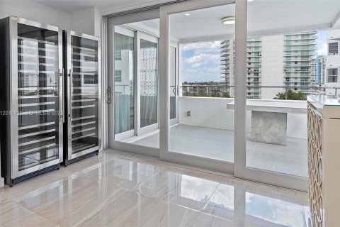 Condominio en alquiler en Miami Beach, Florida, 2 dormitorios, 166.3 m2 № 2085960 - foto 18