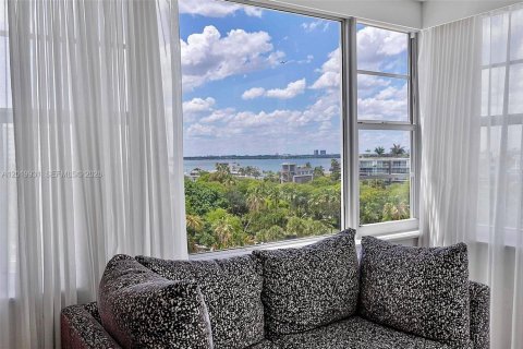 Condominio en alquiler en Miami Beach, Florida, 2 dormitorios, 166.3 m2 № 2085960 - foto 5