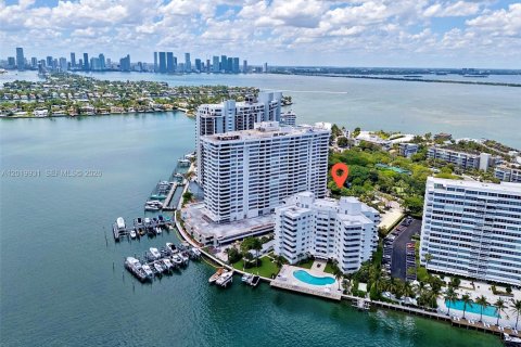 Condominio en Miami Beach, Florida, 2 dormitorios  № 2085960