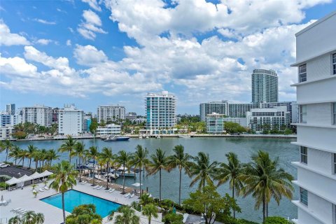 Condominio en alquiler en Miami Beach, Florida, 2 dormitorios, 166.3 m2 № 2085960 - foto 9