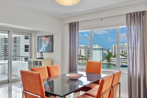 Condominio en alquiler en Miami Beach, Florida, 2 dormitorios, 166.3 m2 № 2085960 - foto 17