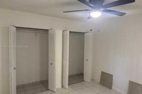 Condo in Hialeah Gardens, Florida, 2 bedrooms  № 2011461 - photo 4