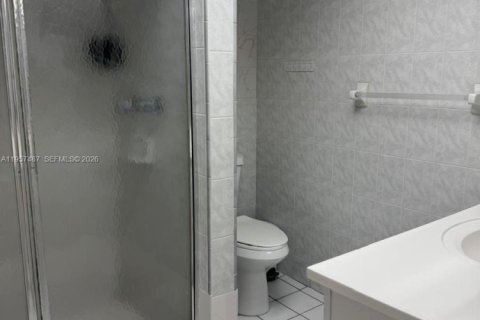 Condo in Hialeah Gardens, Florida, 2 bedrooms  № 2011461 - photo 21