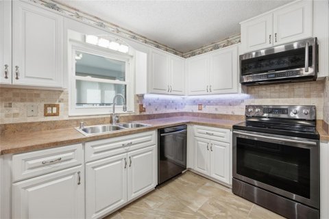 House in Ocala, Florida 2 bedrooms, 145.95 sq.m. № 2098300 - photo 20