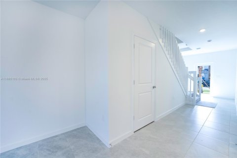 Townhouse in Dania Beach, Florida 3 bedrooms, 152.45 sq.m. № 1932283 - photo 17