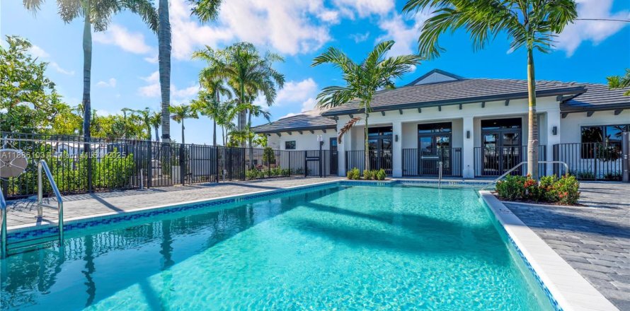 Townhouse in Dania Beach, Florida 3 bedrooms, 152.45 sq.m. № 1932283