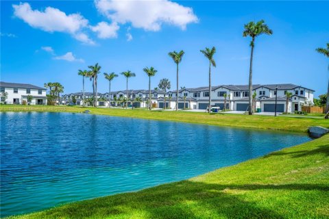 Townhouse in Dania Beach, Florida 3 bedrooms, 152.45 sq.m. № 1932283 - photo 4