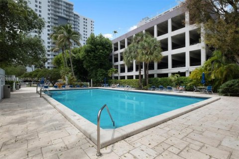 Купить кондоминиум в Майами, Флорида 2 спальни, 78.78м2, № 2069407 - фото 19