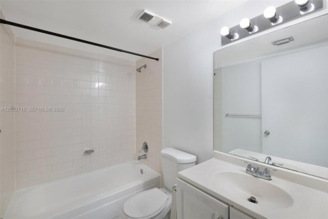 Купить кондоминиум в Майами, Флорида 2 спальни, 78.78м2, № 2069407 - фото 16