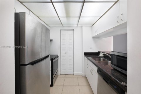 Купить кондоминиум в Майами, Флорида 2 спальни, 78.78м2, № 2069407 - фото 6