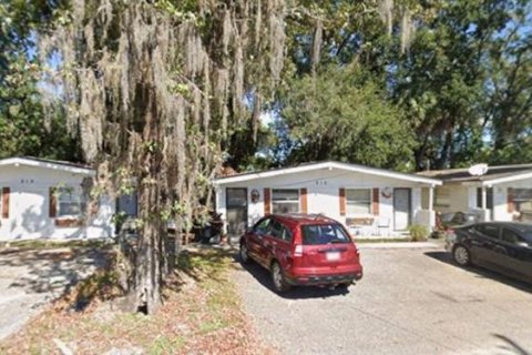 Commercial property in Tampa, Florida 6 bedrooms, 101.08 sq.m. № 1533891 - photo 1