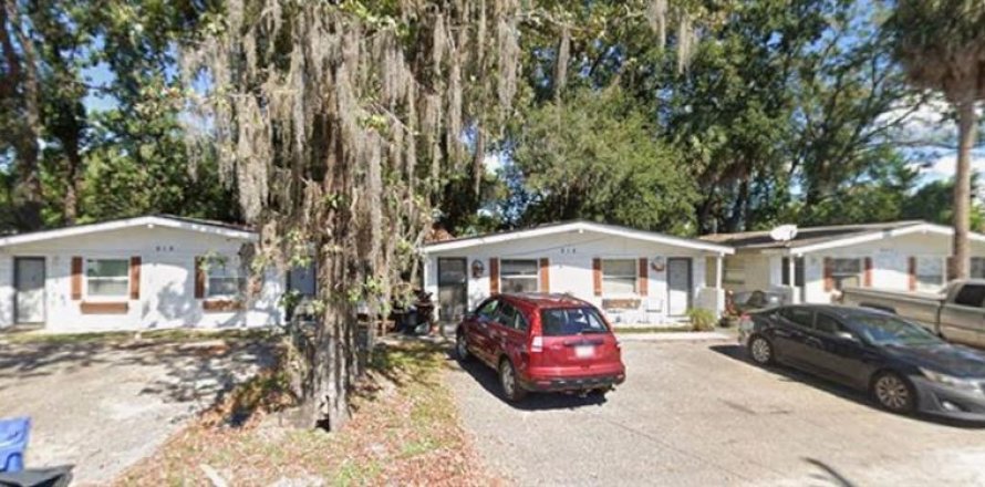 Commercial property in Tampa, Florida 6 bedrooms, 101.08 sq.m. № 1533891