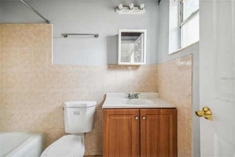 Commercial property in Tampa, Florida 6 bedrooms, 101.08 sq.m. № 1533891 - photo 9