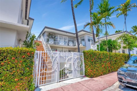 Condo in Miami Beach, Florida  № 1850660 - photo 1