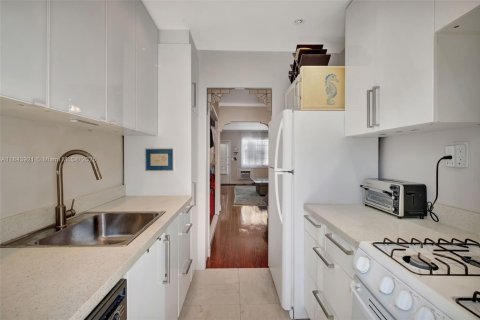 Condo in Miami Beach, Florida  № 1850660 - photo 11