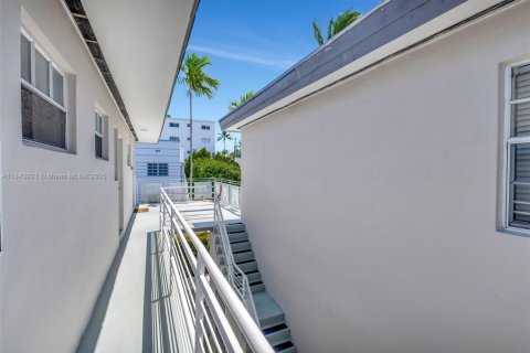 Condo in Miami Beach, Florida  № 1850660 - photo 13