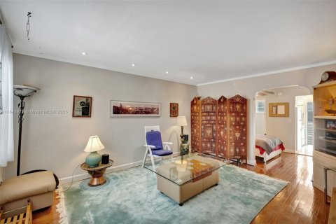 Condo in Miami Beach, Florida  № 1850660 - photo 4