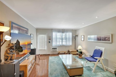 Condo in Miami Beach, Florida  № 1850660 - photo 6