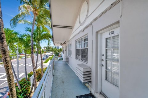 Condo in Miami Beach, Florida  № 1850660 - photo 3