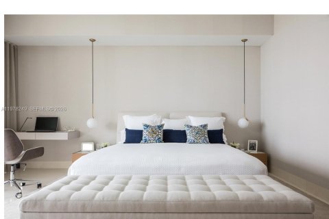 Снять в аренду кондоминиум в Бэл-Харбор, Флорида 2 спальни, 207.45м2, № 2048468 - фото 11