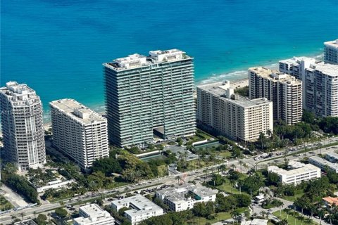 Снять в аренду кондоминиум в Бэл-Харбор, Флорида 2 спальни, 207.45м2, № 2048468 - фото 28