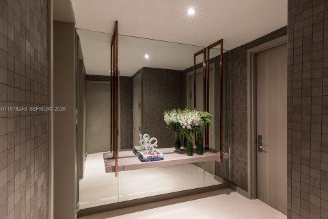 Снять в аренду кондоминиум в Бэл-Харбор, Флорида 2 спальни, 207.45м2, № 2048468 - фото 22