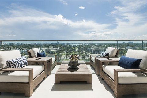 Снять в аренду кондоминиум в Бэл-Харбор, Флорида 2 спальни, 207.45м2, № 2048468 - фото 24