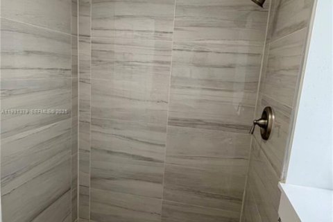 Casa en venta en Miami, Florida, 3 dormitorios, 92.9 m2 № 1990308 - foto 11