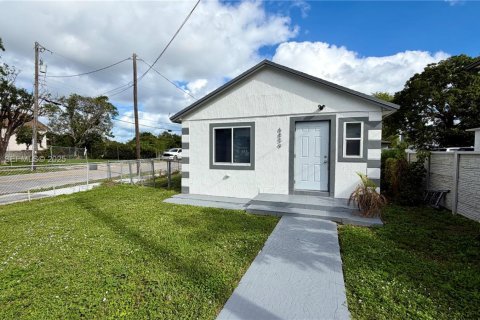 Casa en venta en Miami, Florida, 3 dormitorios, 92.9 m2 № 1990308 - foto 13