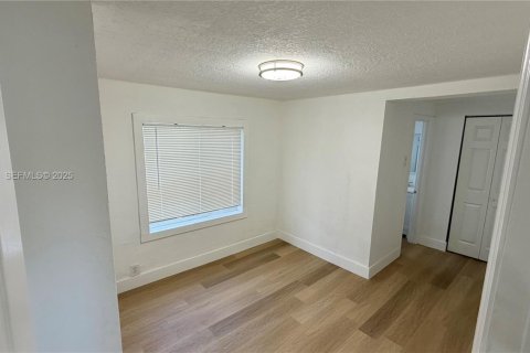 Casa en venta en Miami, Florida, 3 dormitorios, 92.9 m2 № 1990308 - foto 8