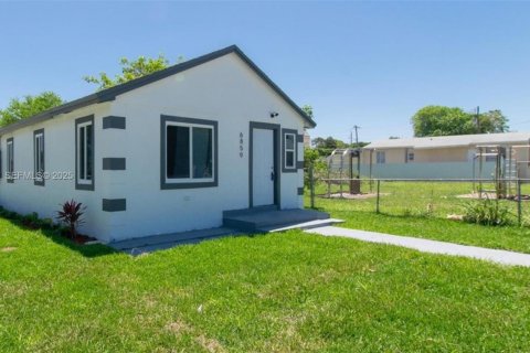 Casa en venta en Miami, Florida, 3 dormitorios, 92.9 m2 № 1990308 - foto 12