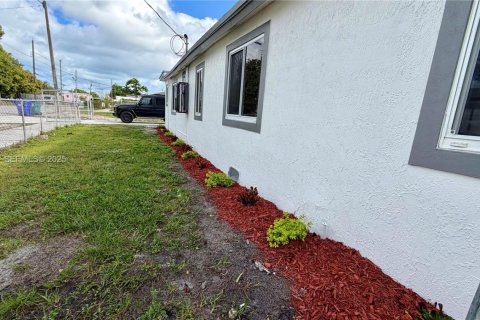 Casa en venta en Miami, Florida, 3 dormitorios, 92.9 m2 № 1990308 - foto 15
