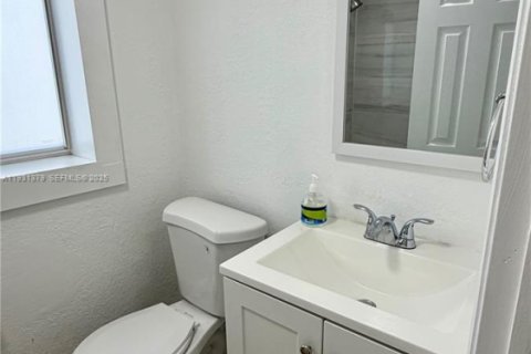 Casa en venta en Miami, Florida, 3 dormitorios, 92.9 m2 № 1990308 - foto 10