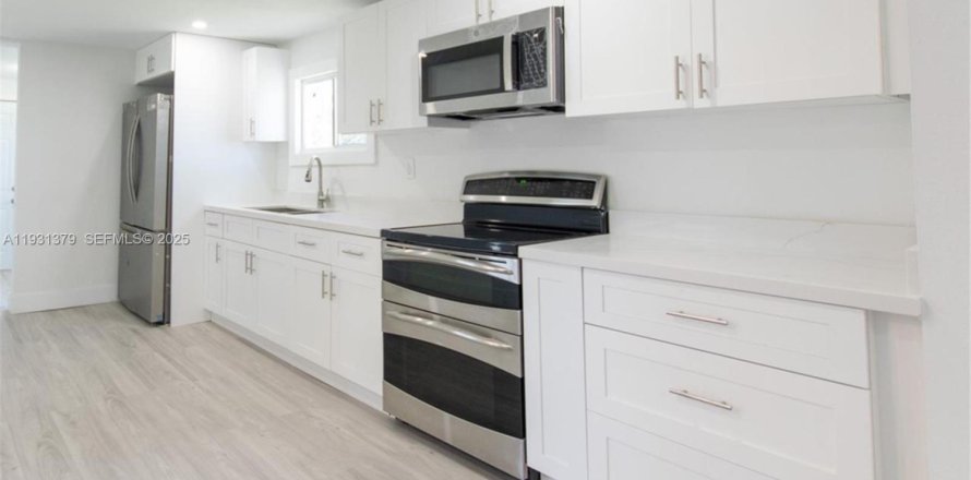 Дом в Майами, Флорида 3 спальни, 92.9м2 № 1990308